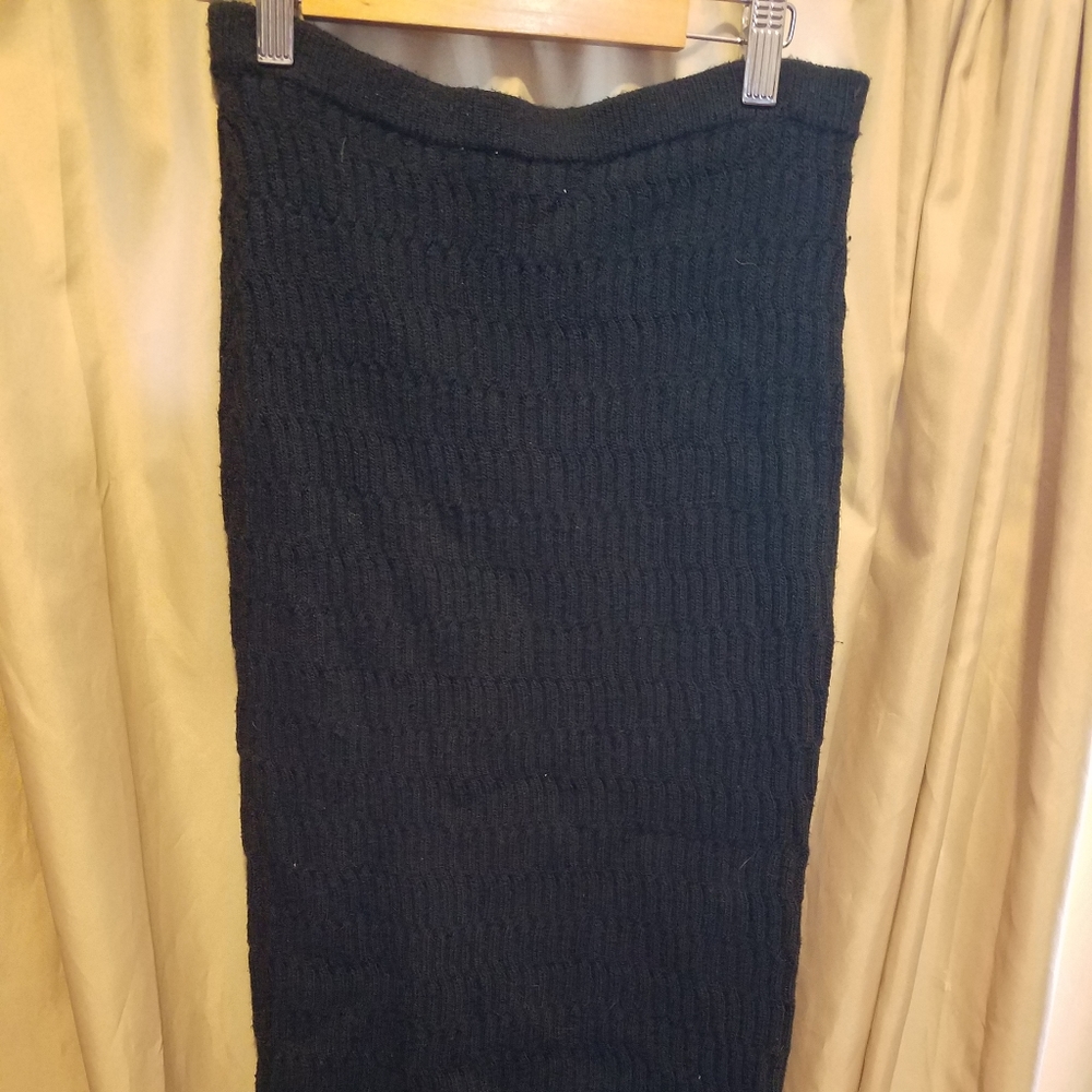 Italian wool black skirt midi size Medium